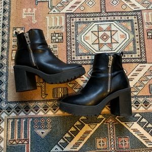 Steve Madden Black Leather Platform Lug Boots Sz 7